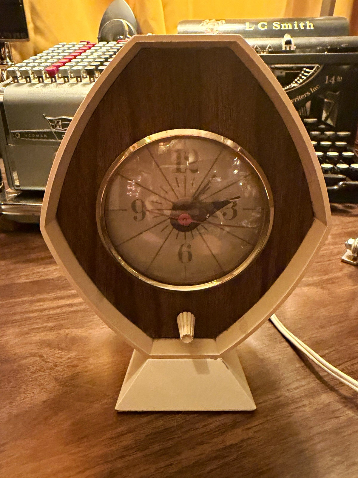 Vintage Brown & Bigelow Remembrance Electric Clock Top Optical Lens MCM Works