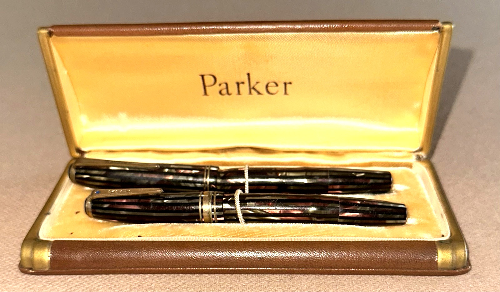 RARE 1940 + PARKER STRIPED DUOFOLDS DUOVAC VACUMATIC VACUMATICS FOUNTAIN PEN SET