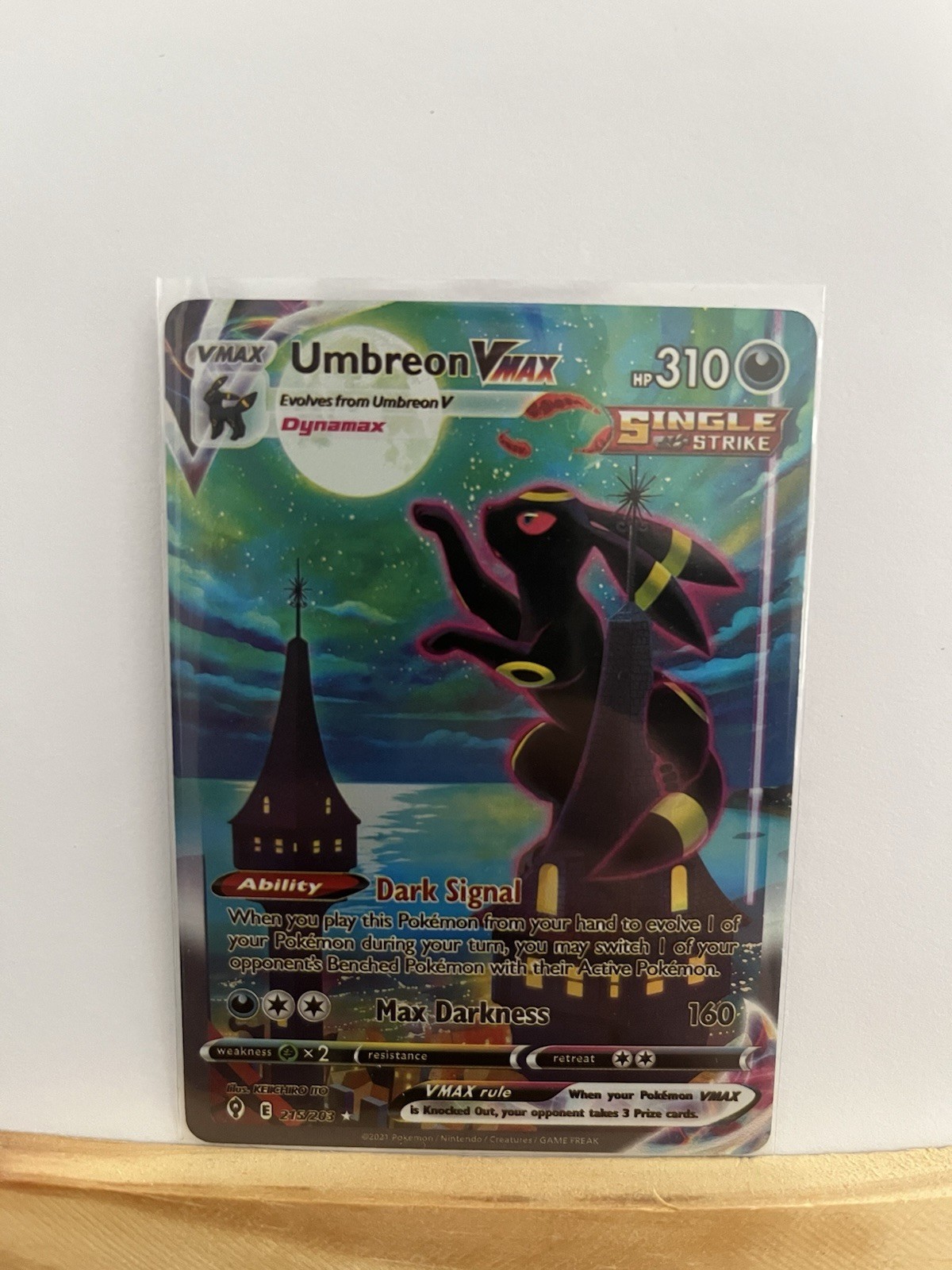 Pokémon TCG Umbreon VMAX Evolving Skies Alt Art Moonbreon NM 215/203 Ultra Rare