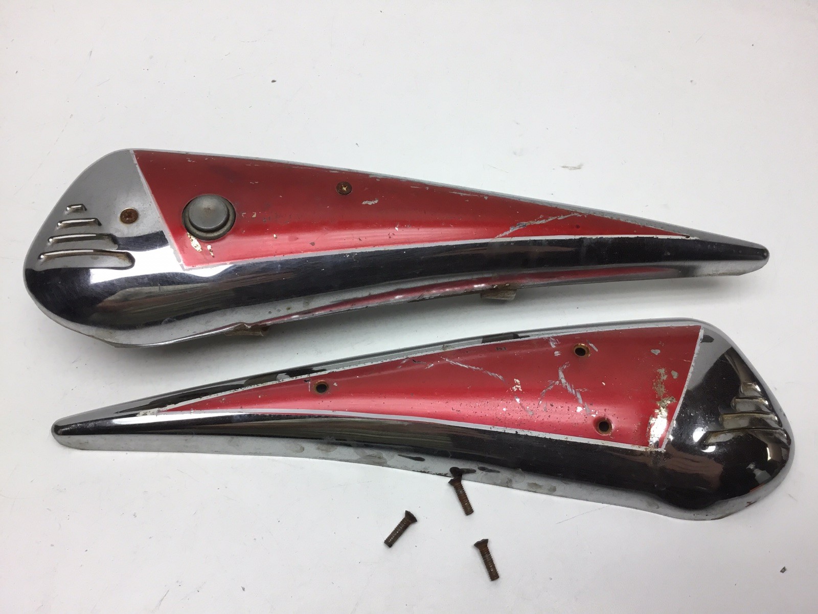 Vintage 1960s Schwinn Men’s Bicycle Peanut Style Horn Tank 26” Bike