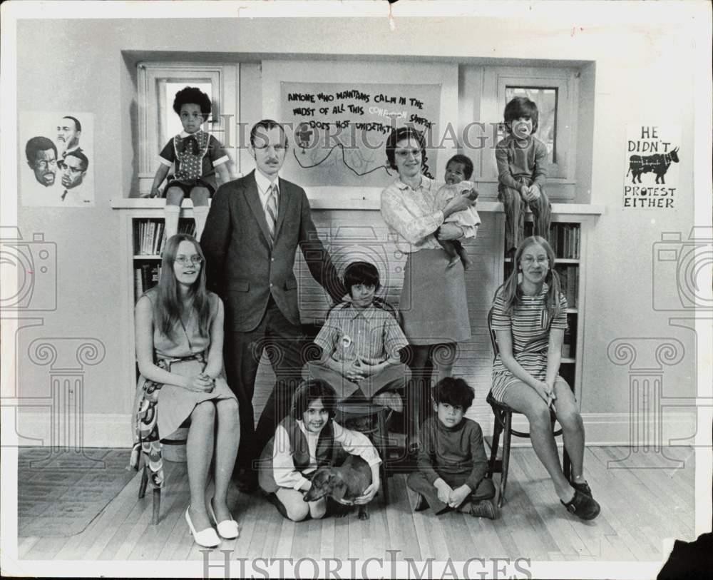 1971 Press Photo Mr. and Mrs. Joe Rigert and kids on a low budget tour of Europe