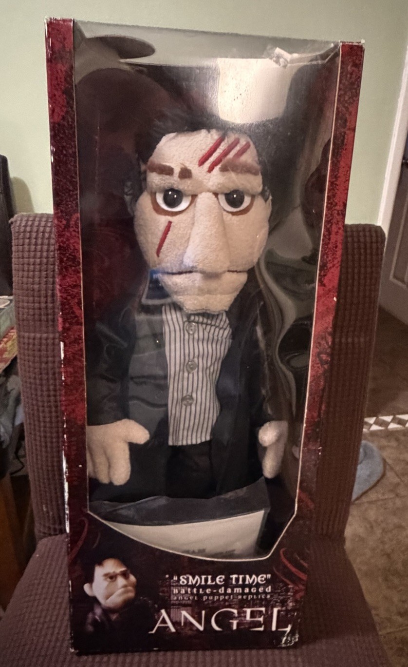 Diamond Select Angel Smile Time Battle-Damaged Puppet Replica #110/5000 Buffy