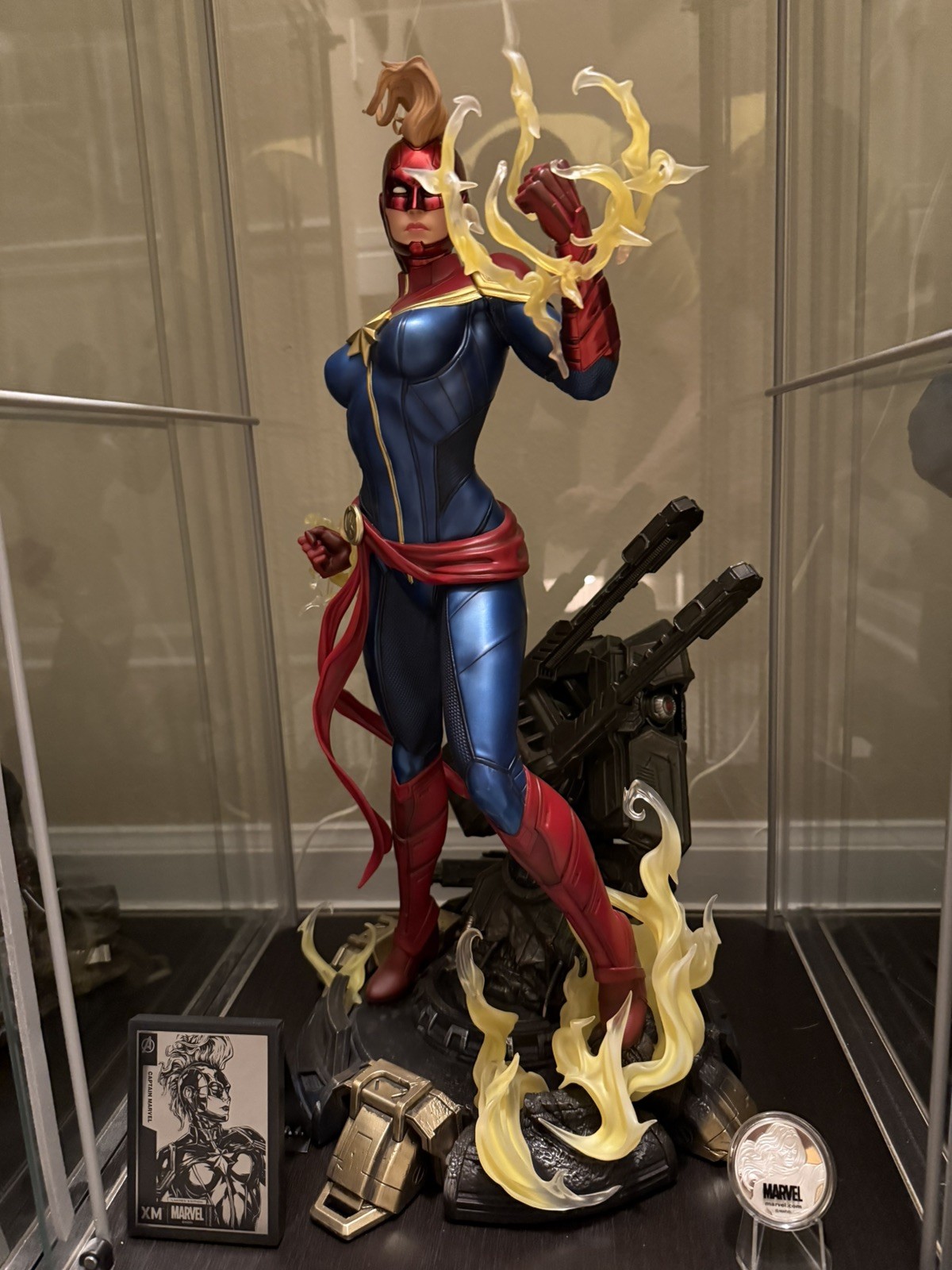 XM Studios CAPTAIN MARVEL 1/4 w/*Exclusive Plaque and Silver Coin