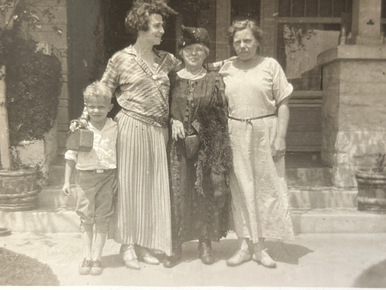 1923 Los Angeles Group Porch 1920s Fashion Vintage Photo