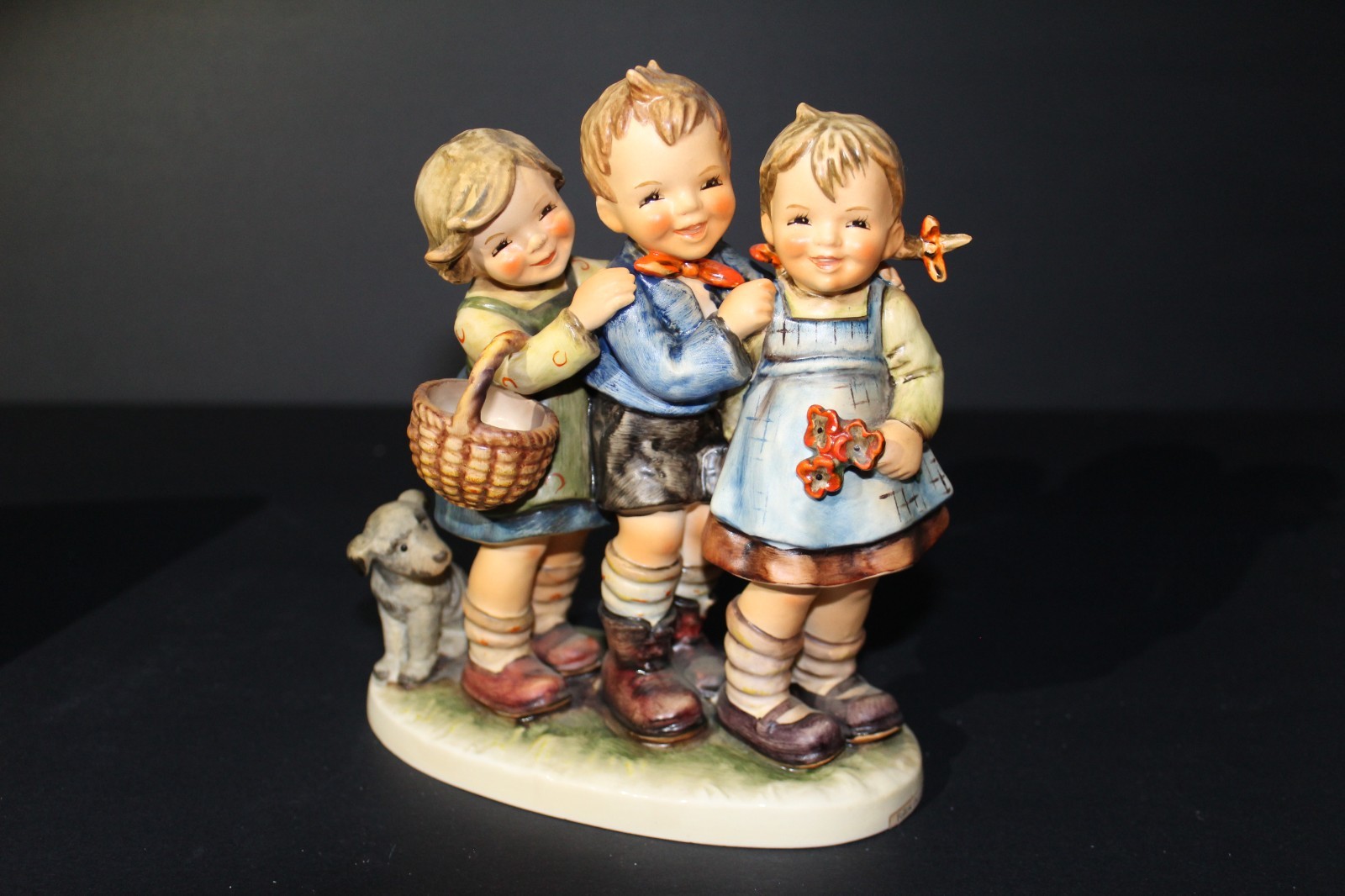 Vintage M.J. HUMMEL GOEBEL FOLLOW THE LEADER #369 tmk 5