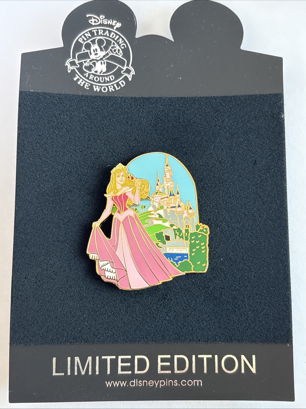 Disney Pin Aurora Dimensional Castle Pin on Pin Sleeping Beauty  3D LE 250 2007
