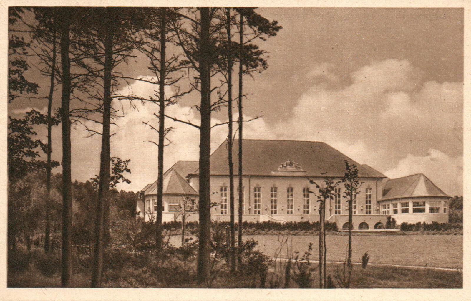 Postcard * Officer\'s Home-Tr.Üb.Platz Bergen-Lüneburg Heath (AB) 70004