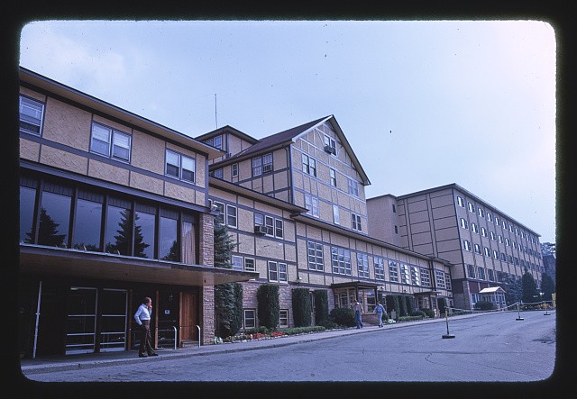 Photo:Liberty New York Grossinger's Hotel front 1976