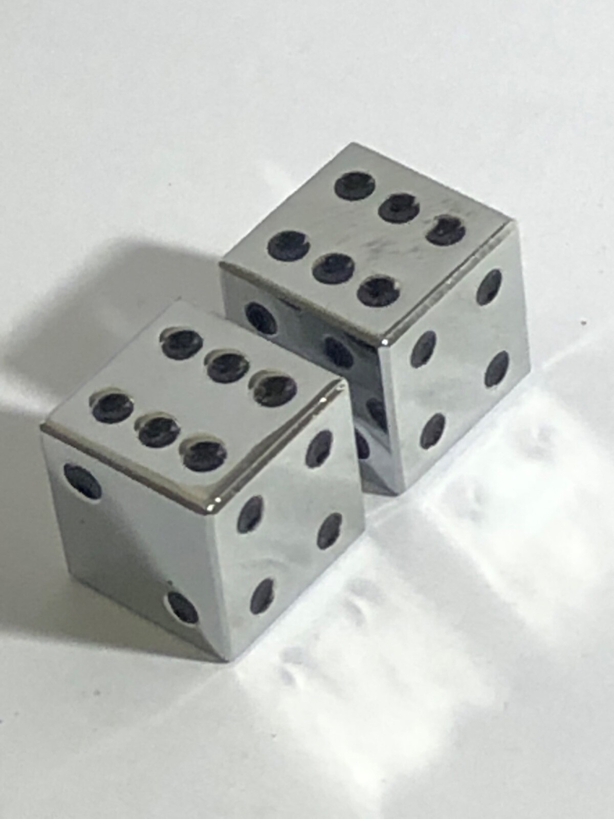 Chunky jumbo metallic rigid edge dice pair 100522@