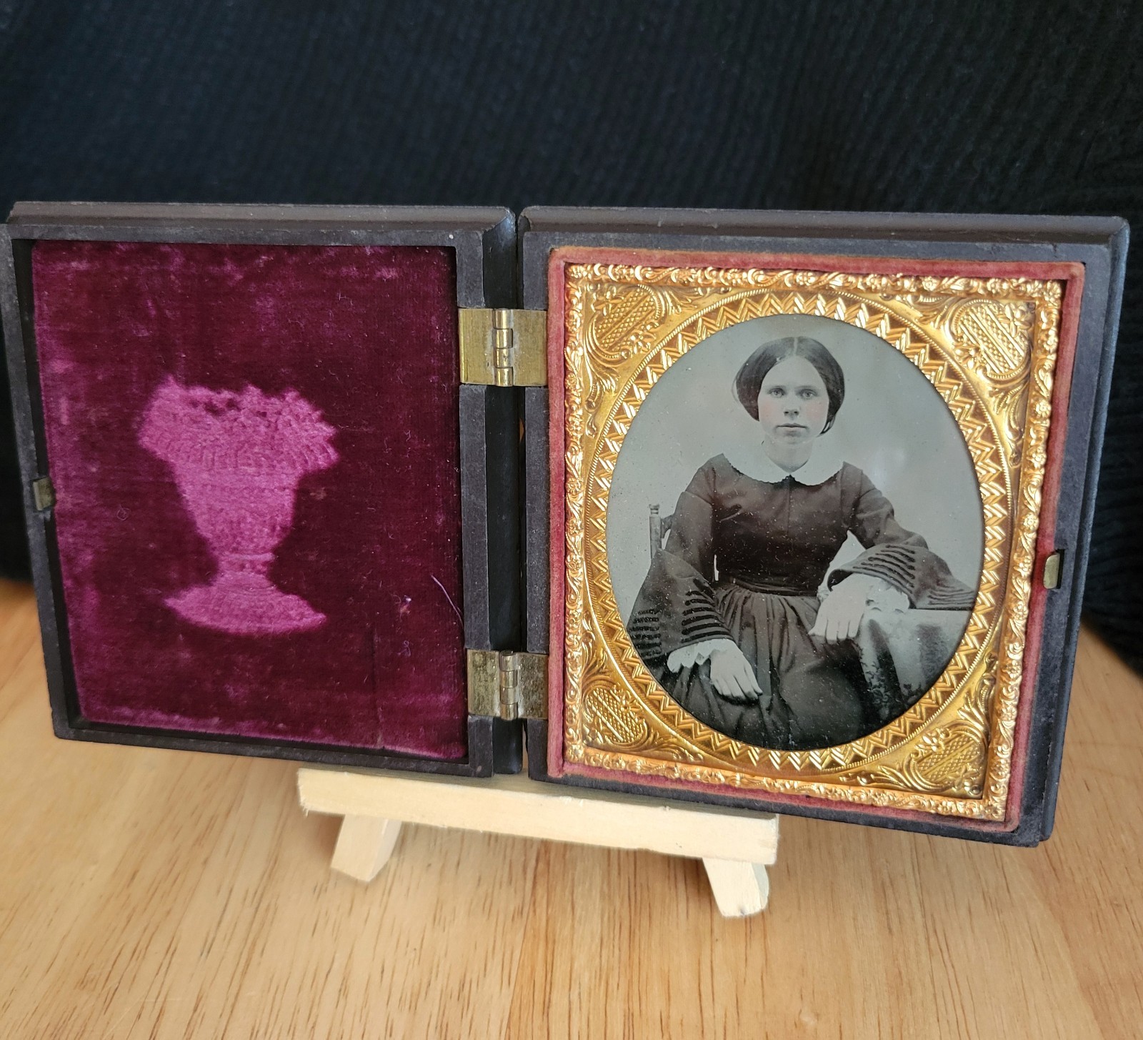 Beautiful Ambrotype Woman 6th plate Thermoplastic Full Case Child in Tree c1860