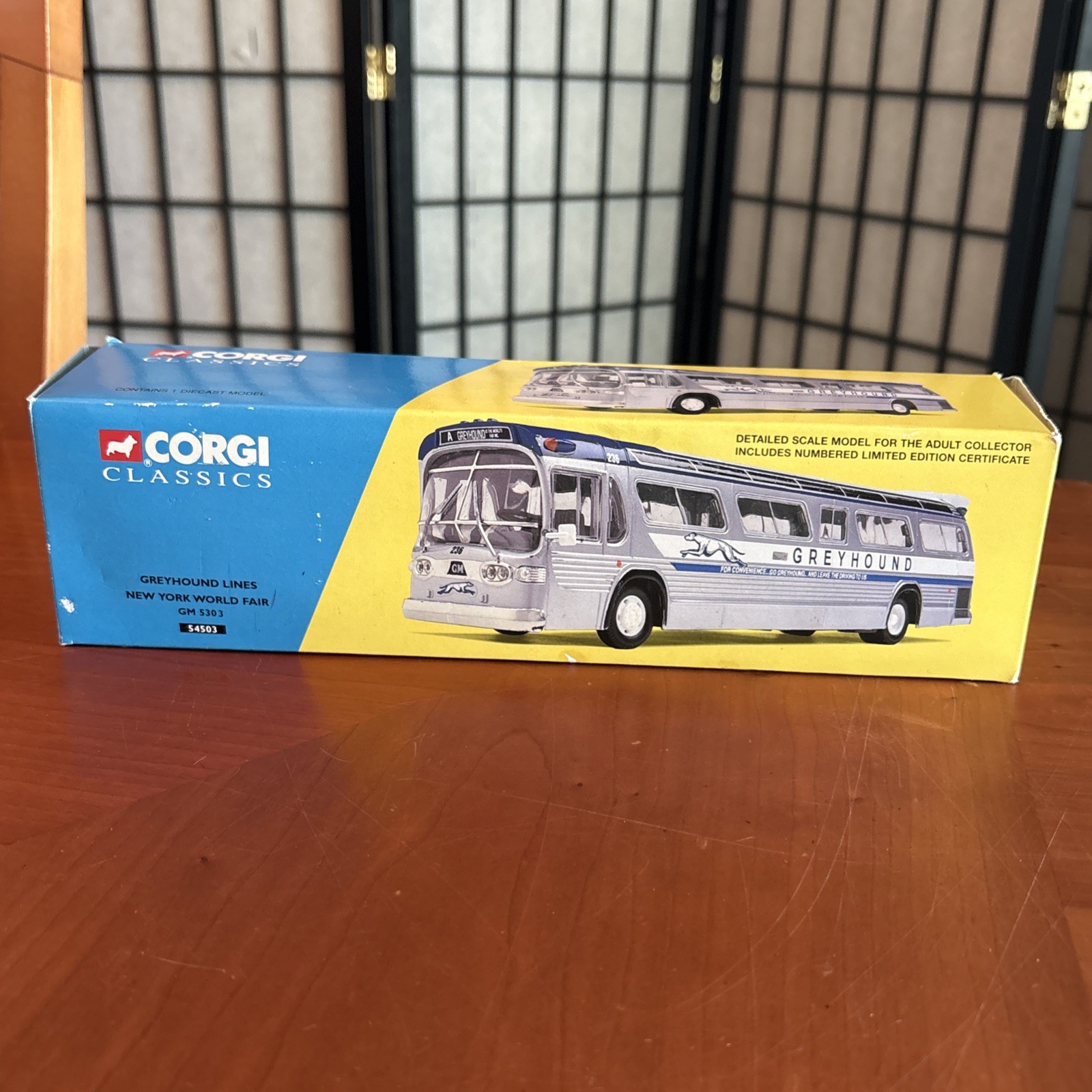 Corgi Classics Greyhound Lines New York World Fair GM 5303 Die-Cast # 54503 -NEW