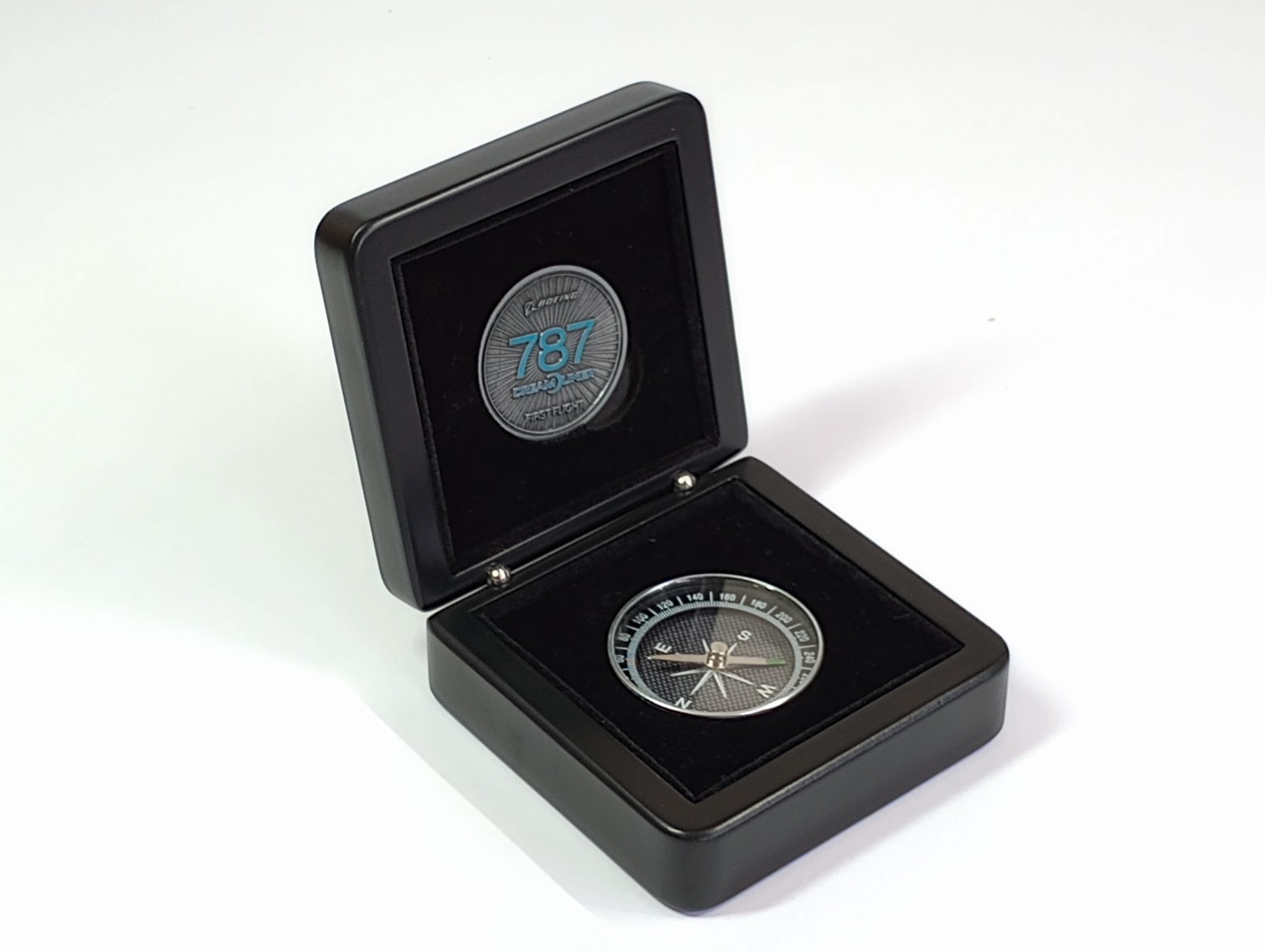 Boeing 787 Dreamliner First Flight Commemorative Coin Compass Medal Case Set 