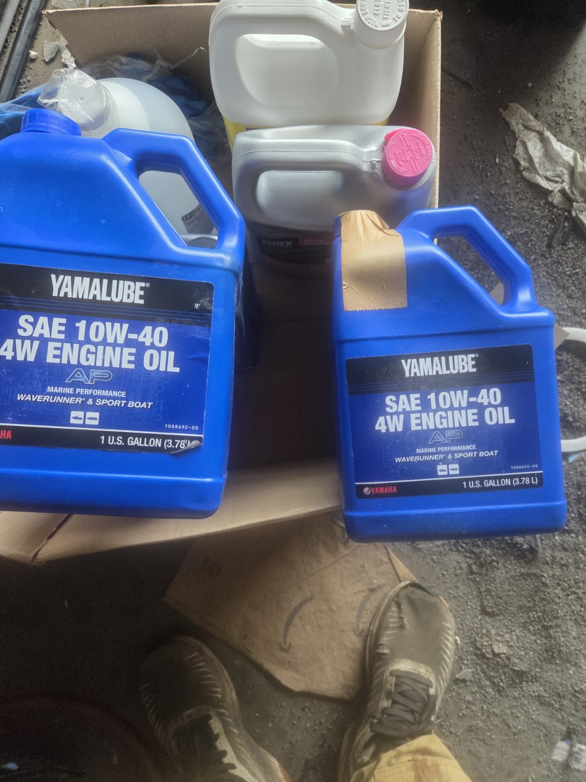 Yamaha Yamalube 10W-40 Mineral 4W Watercraft Hi-Performance Engine Oil- 2 Gallon