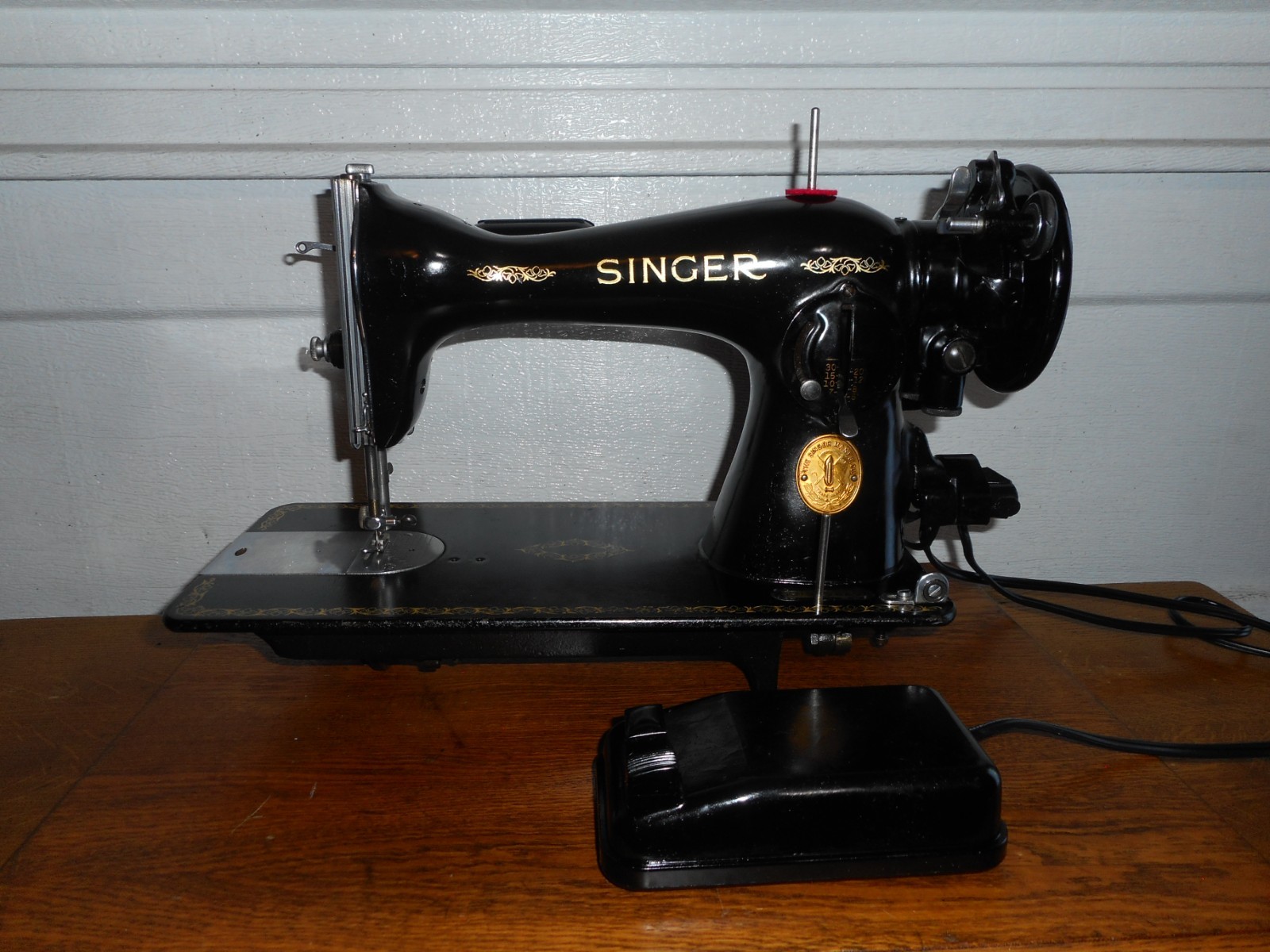 VINTAGE SINGER SEWING MACHINE MODEL 15-91, SERVICED, #AH905220