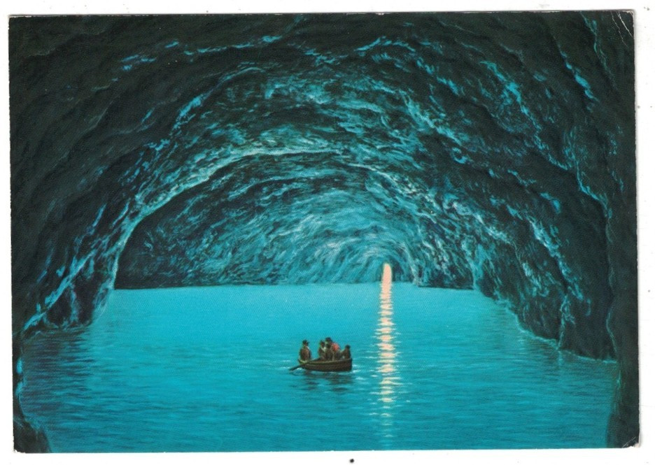 VINTAGE 1950-1960 BOATING IN THE BLUE GROTTO CAPRI ITALY POSTCARD