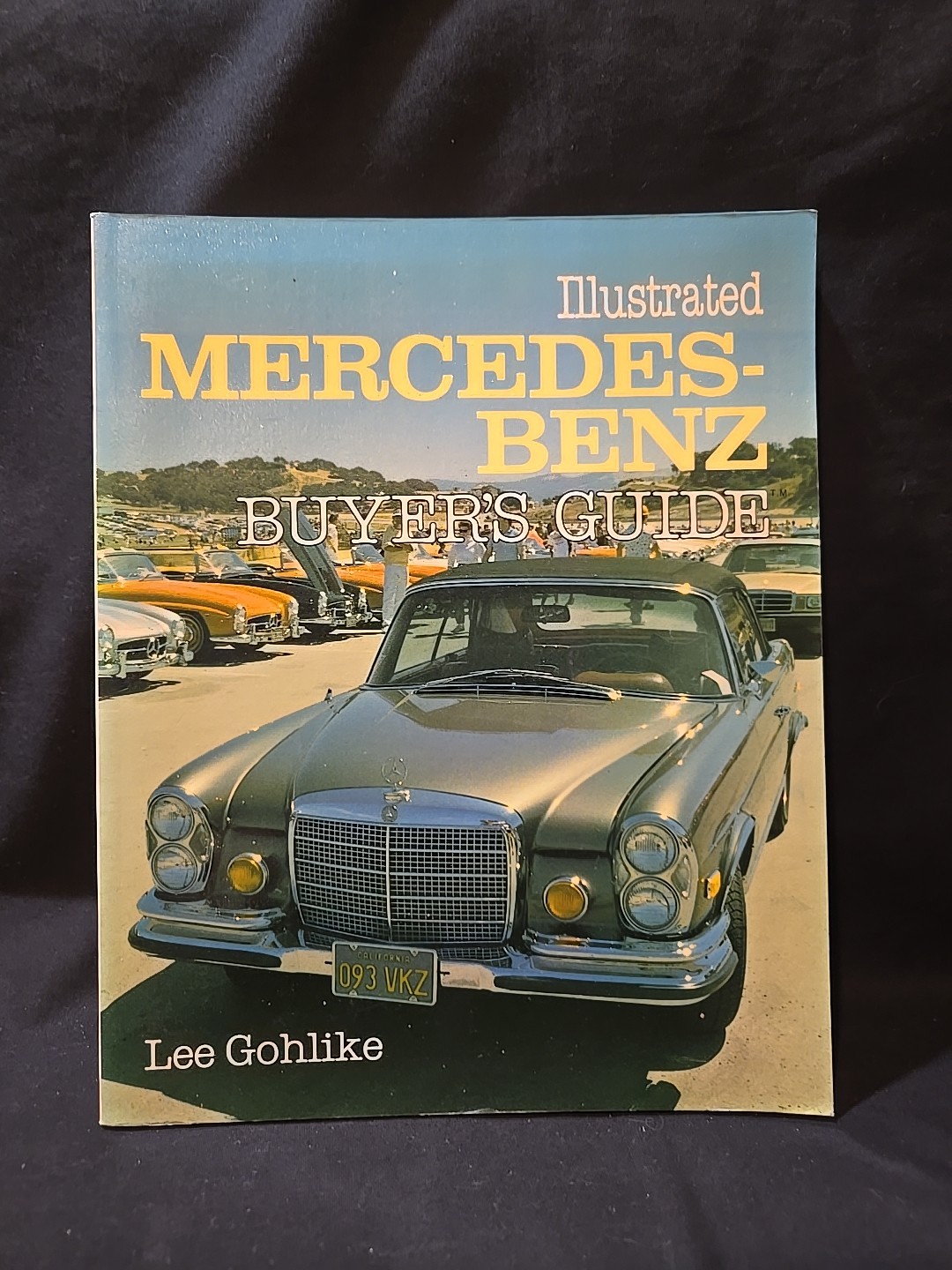 Vintage 1971 Illustrated Mercedes-Benz Buyer\'s Guide Lee Gohlike