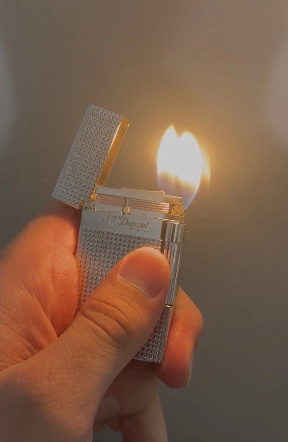 Preowned S.T. Dupont Ligne 2 Diamond Head Silver Lighter, 016184-D1