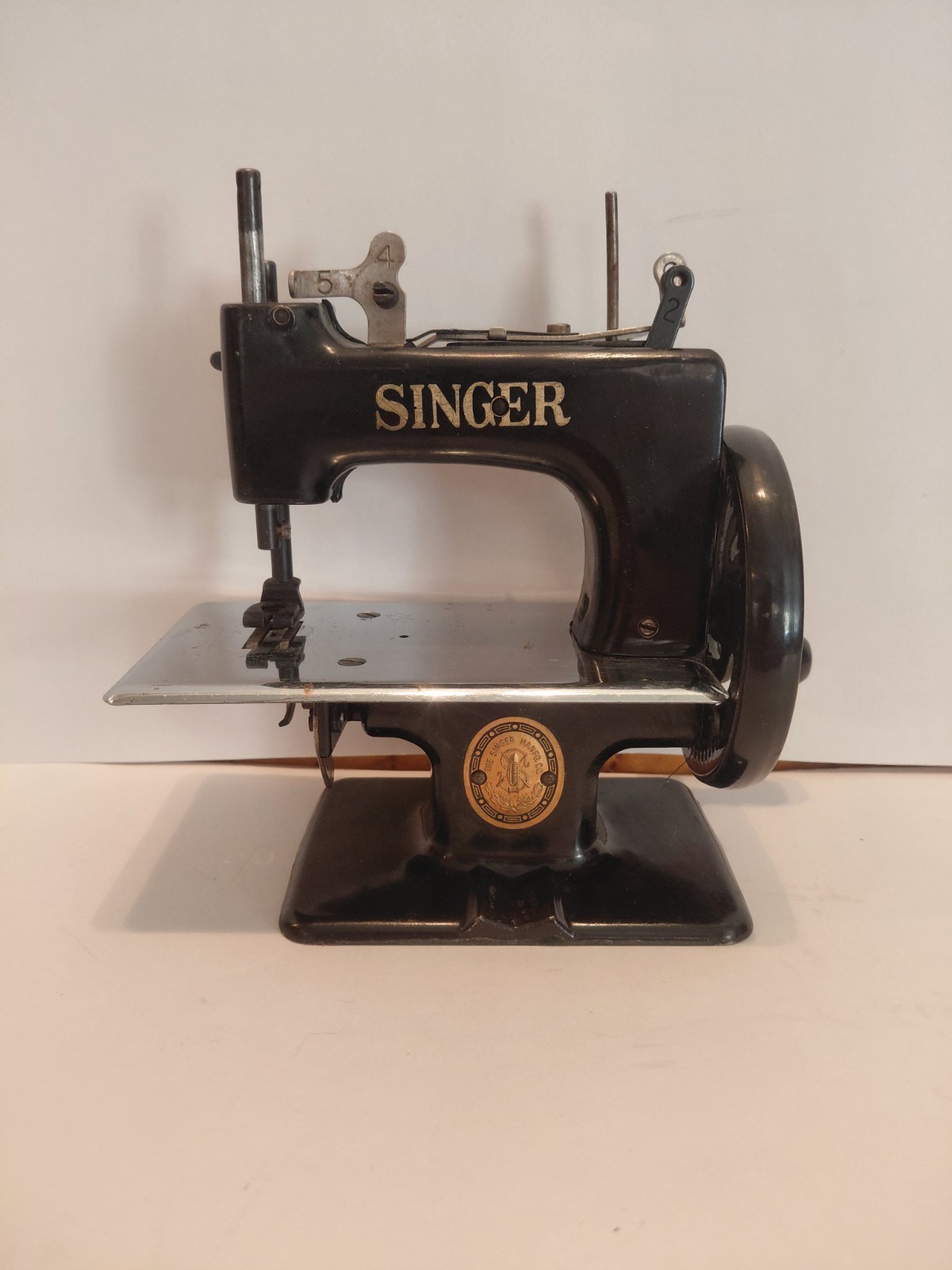 Vintage Singer Sewhandy Model #20 Child Size Toy Mini Sewing Machine