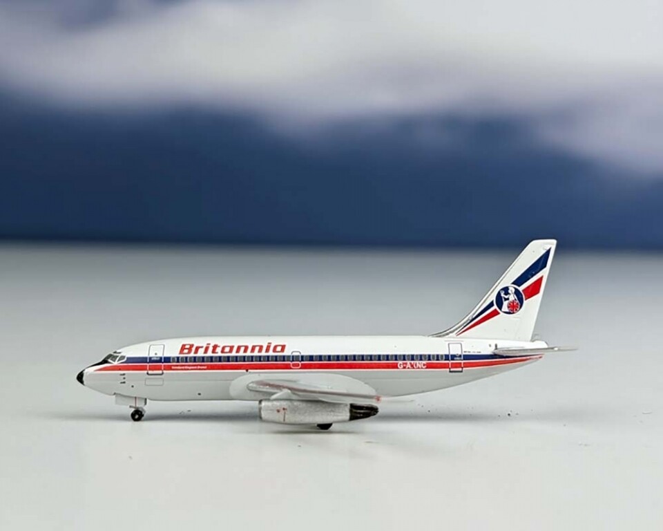 Aeroclassics AC411056 Britannia Airways 737-200 G-AXNC Diecast 1/400 Jet Model