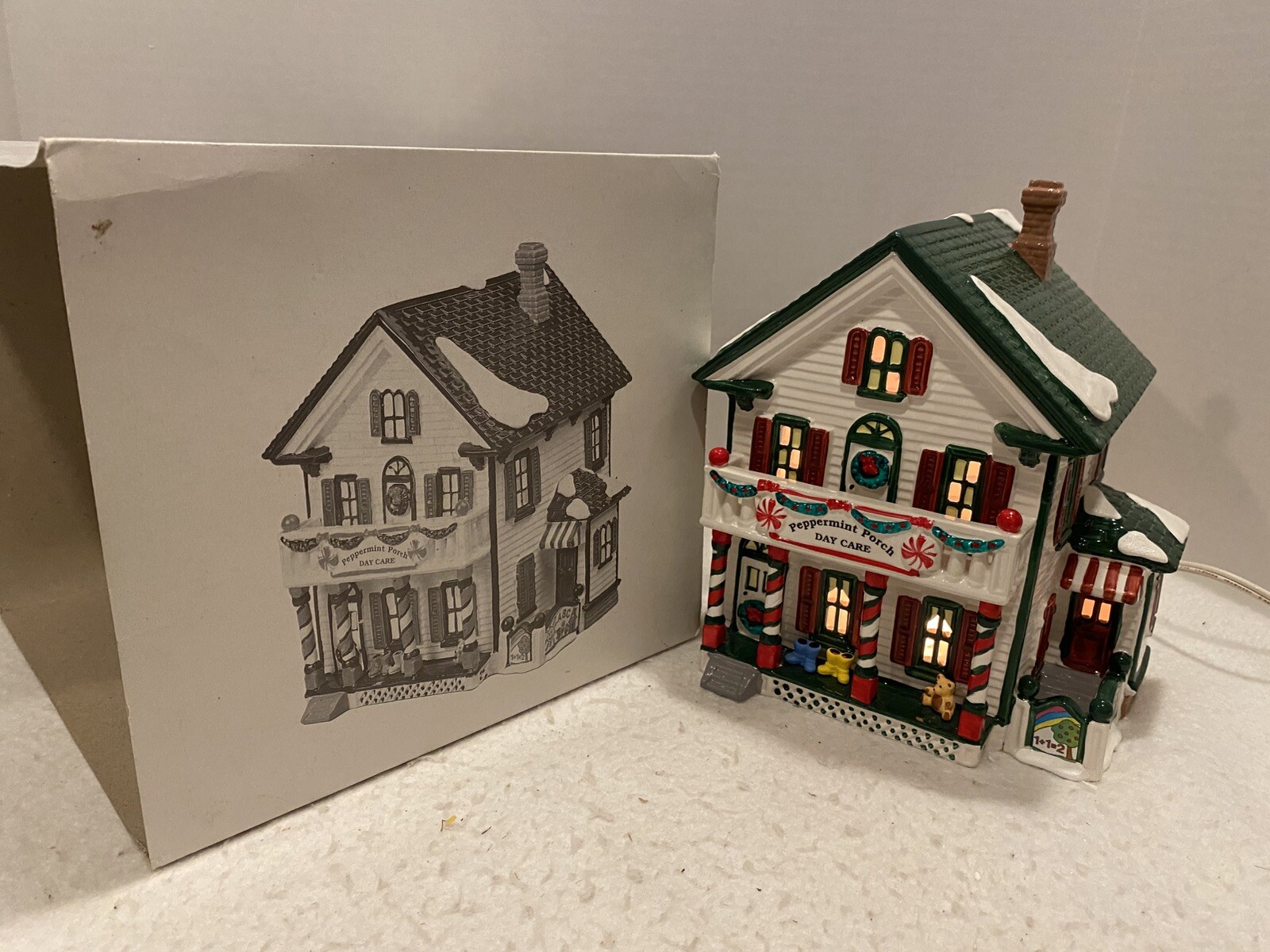 Dept 56 Orig Snow Village Peppermint Porch Day Care 5485-2 54852 w/box & light