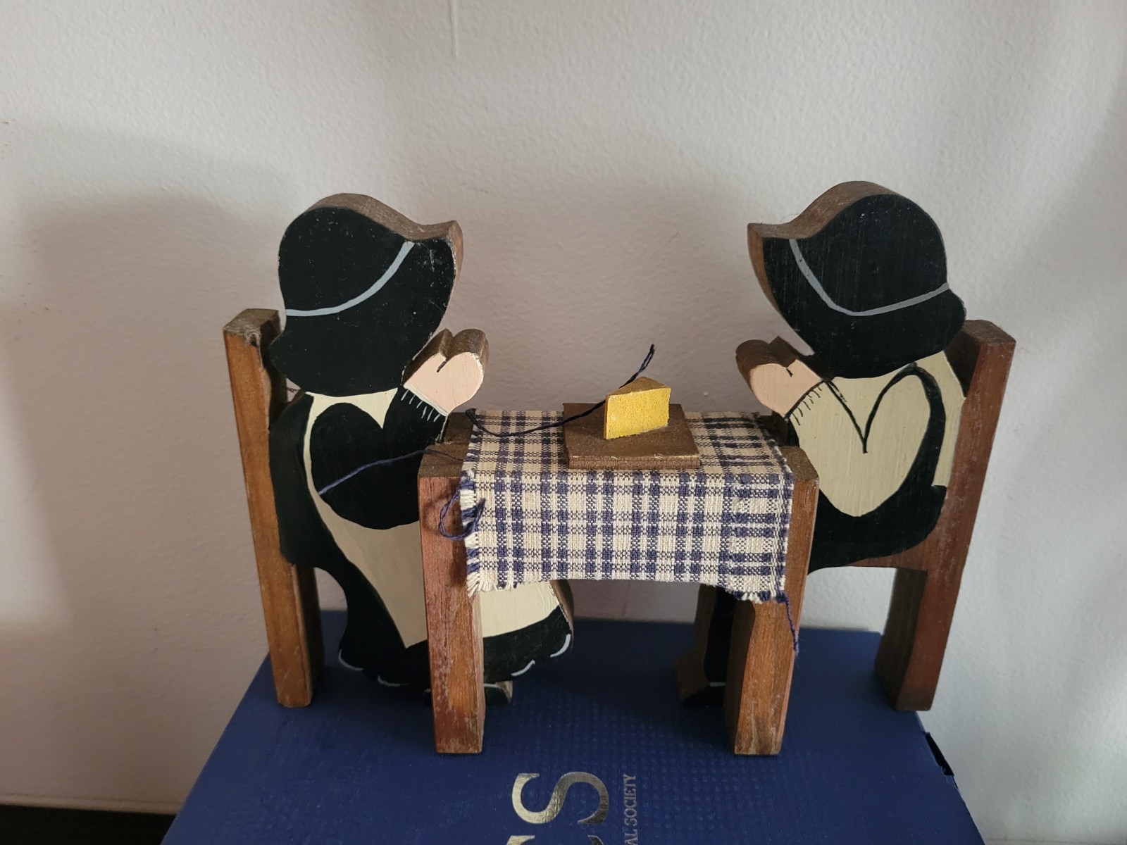Vintage Wooden Amish Couple At The Table Handmade Folk Art Figurine Hand Carving
