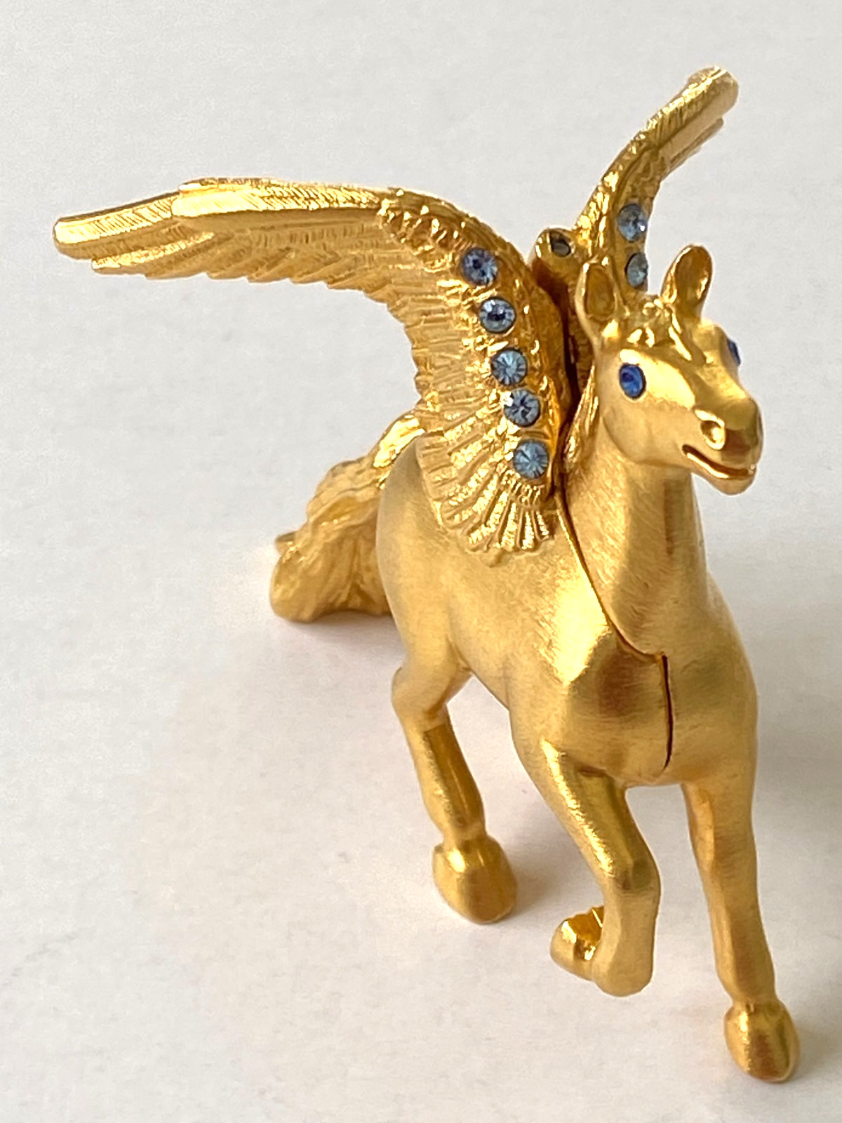 Vintage Estee Lauder 2002 Gold-Tone Pegasus Solid Perfume Compact w/Orig. Box