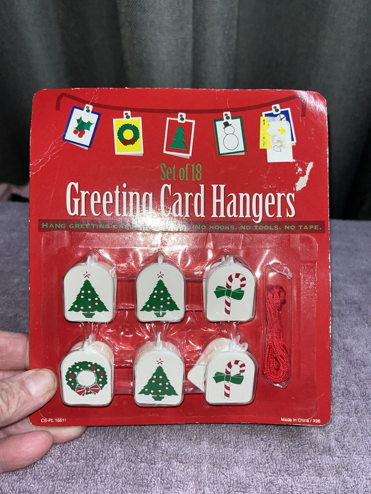 Brand New In Package Vintage 1998 Set of 18 Holiday Christmas Card Hangers