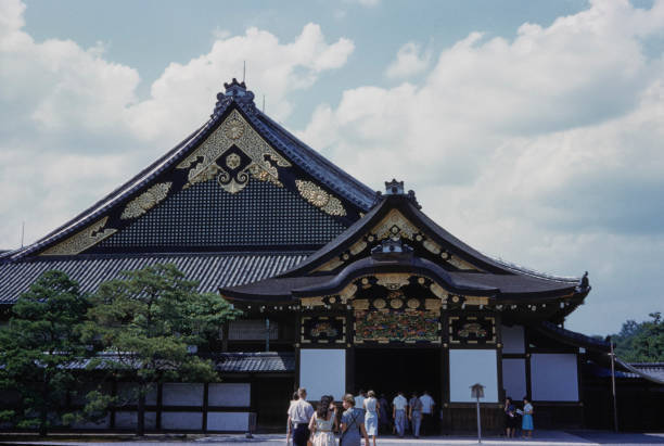 Ninomaru Palace In Kyoto Visitors Arrive At The Entrance To Ninoma- Old Photo