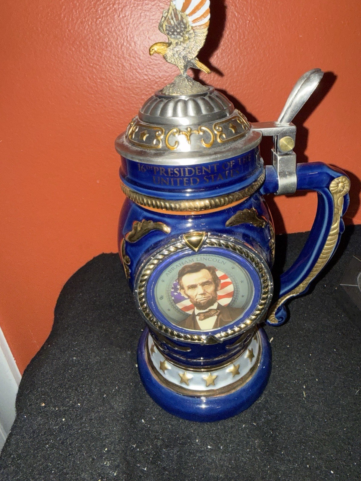 The Bradford Exchange President Lincoln Heirloom Porcelain Stein Rare COA A-Run