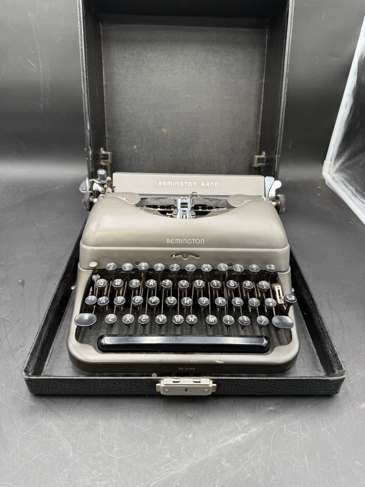 Vintage Remington Rand Deluxe Model 5