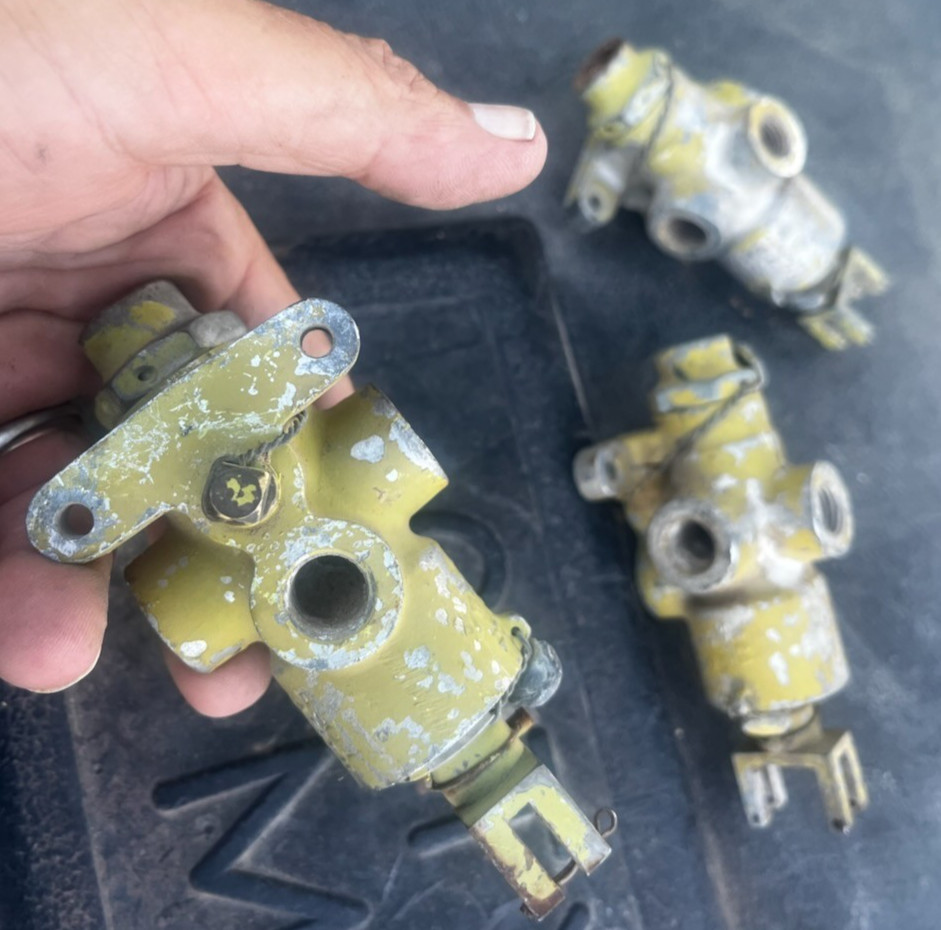 WWII Part - Vintage Warbird Aircraft 5 Port Selector Valve B301 FRA 5527 C279 x3