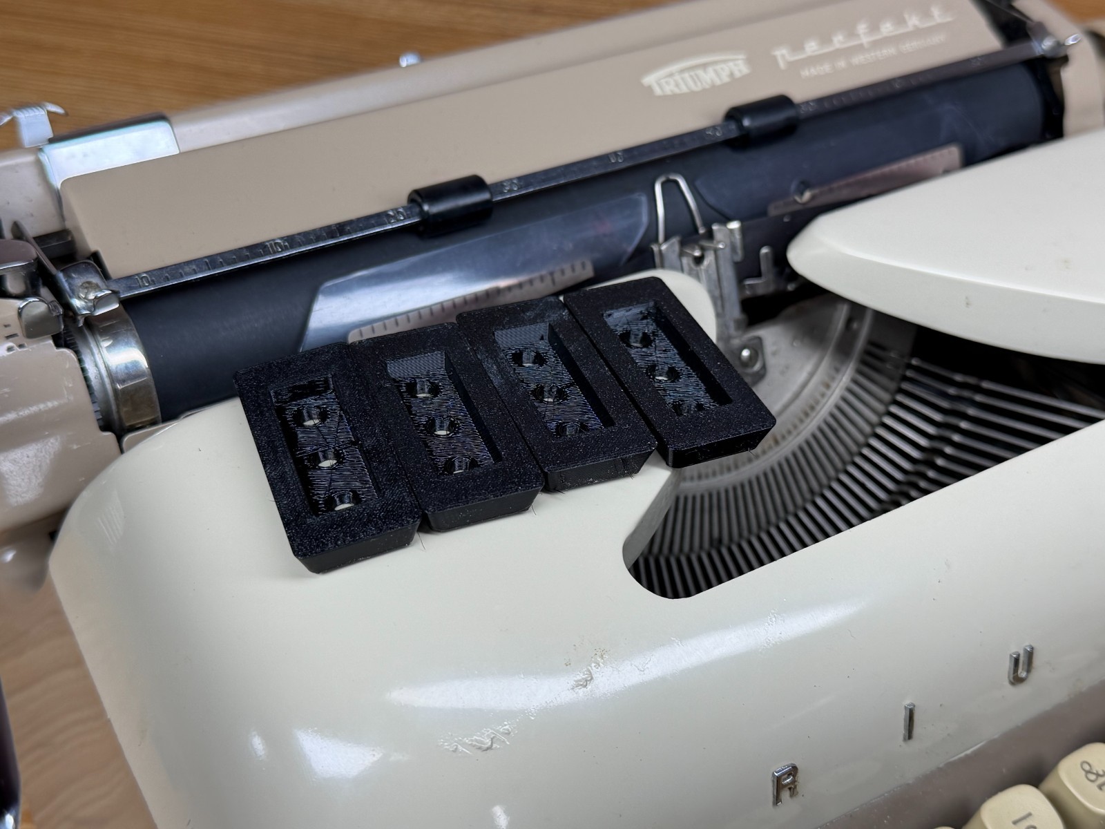 Replacement Foot Mounts (Set of 4 Feet) for Triumph Perfekt Portable Typewriters