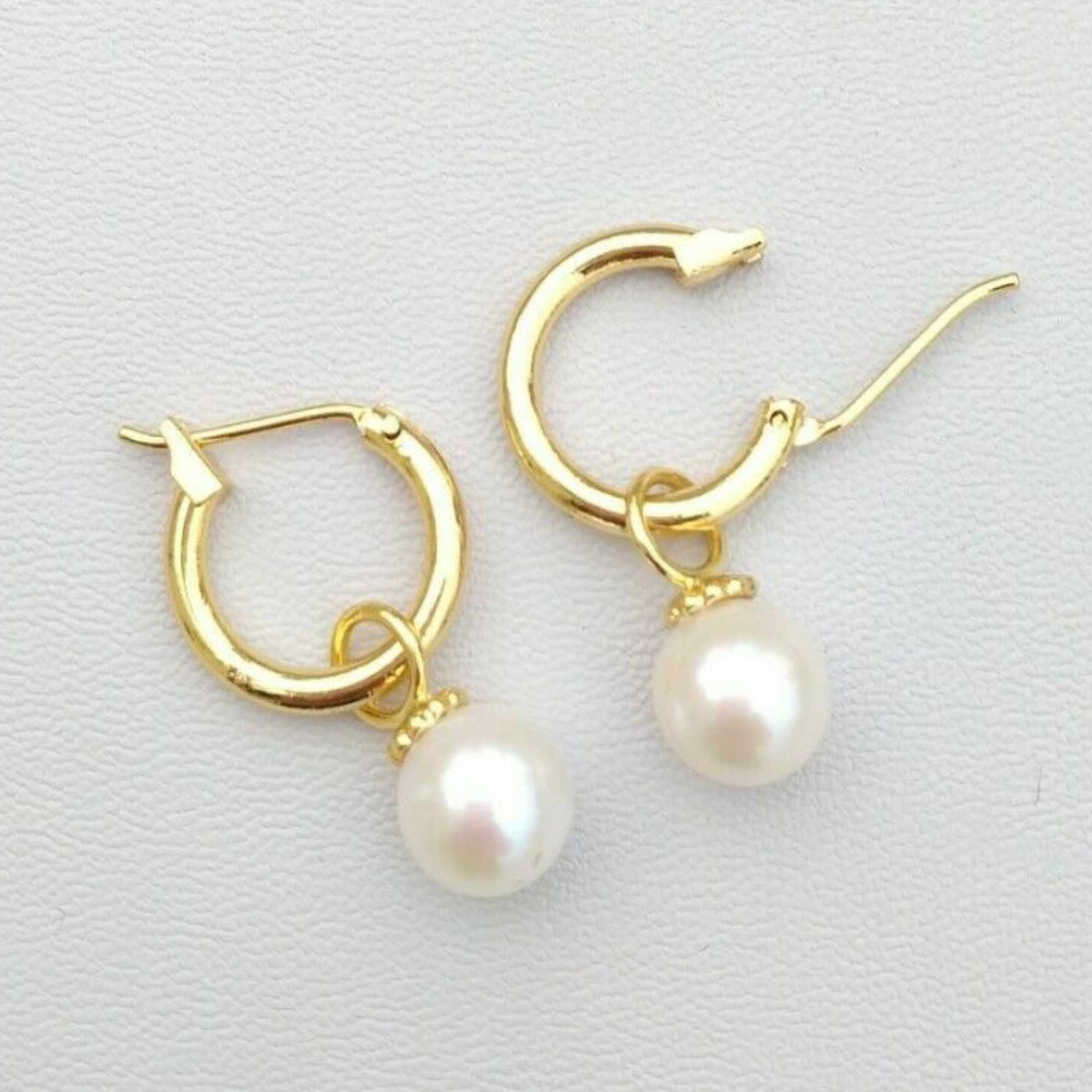 9-10mm New natural white round Pearl 14k yellow gold earrings Classic