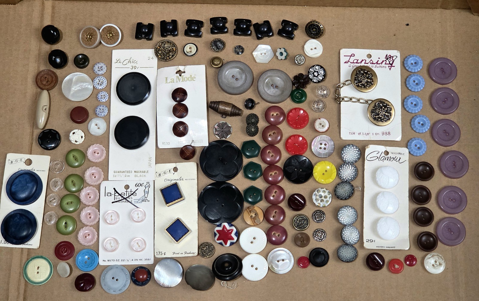 Antique Vtg Button Lot Acrylic Lucite Celluloid Mop Glass Casein Art Deco Mod