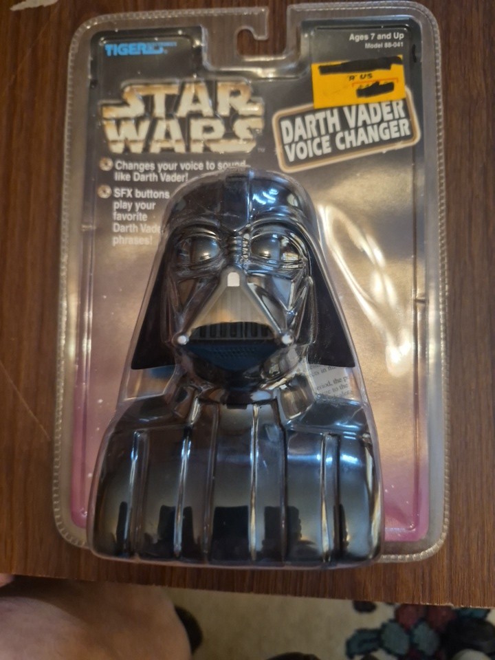 Vintage 1997 Tiger Electronics Star Wars Darth Vader Voice Changer