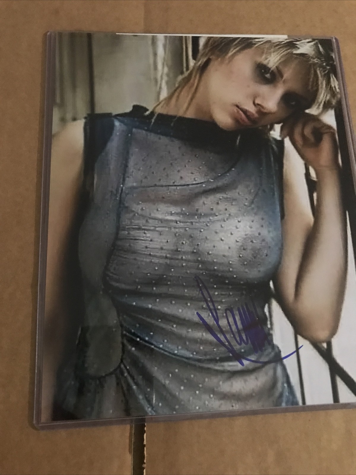 scarlett johansson Royal Autographed Photo 