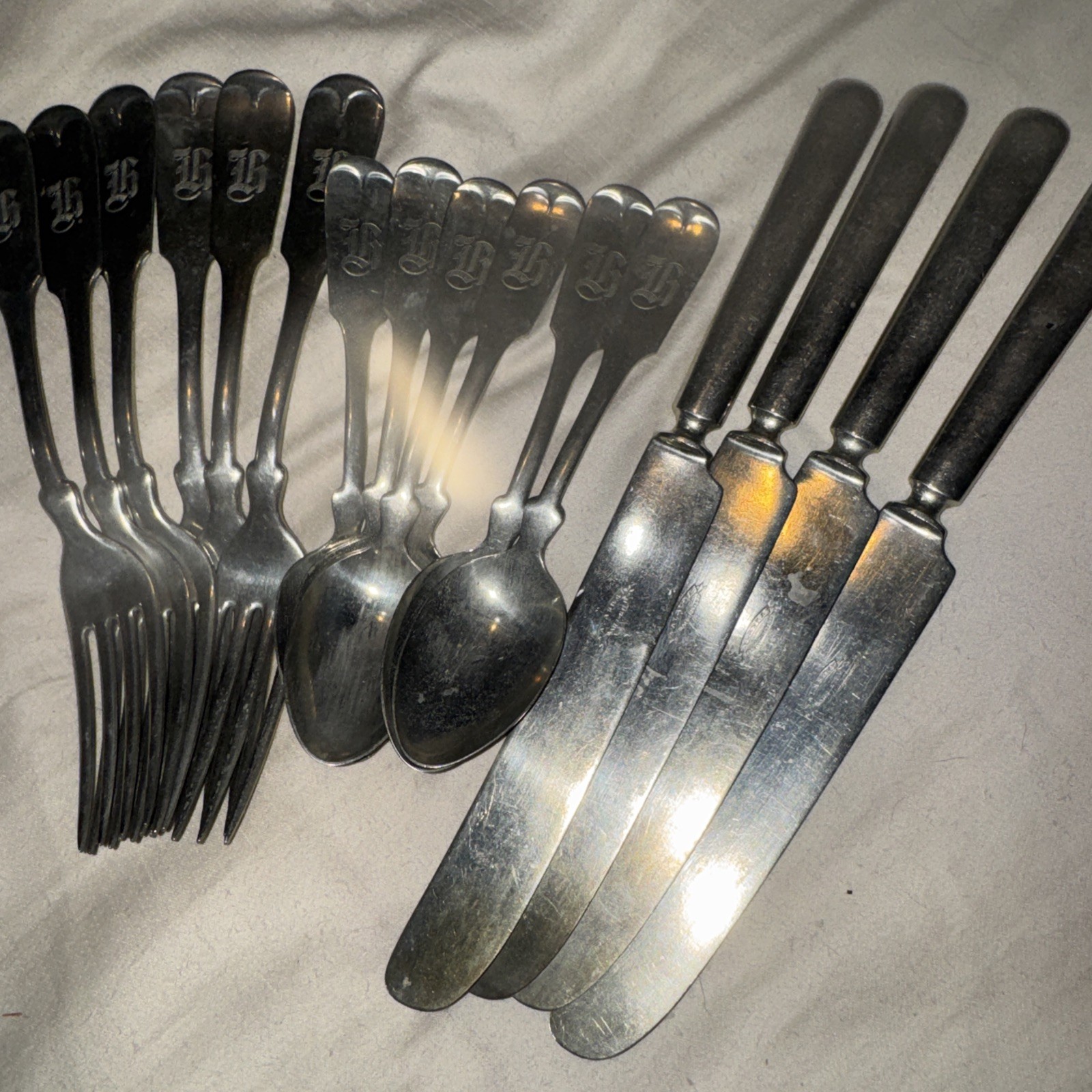 Alaska Silver Fiddle Shell 6 Dinner Forks & 6 Spoons 4 Knives Monogram Vintage