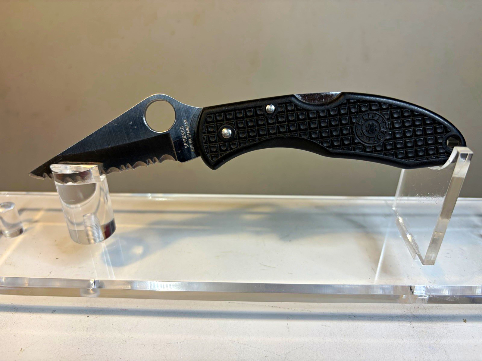 ⁠Vintage Spyderco CLIPIT Delica AUS-8A Serrated Knife Seki Japan BROKEN CLIP