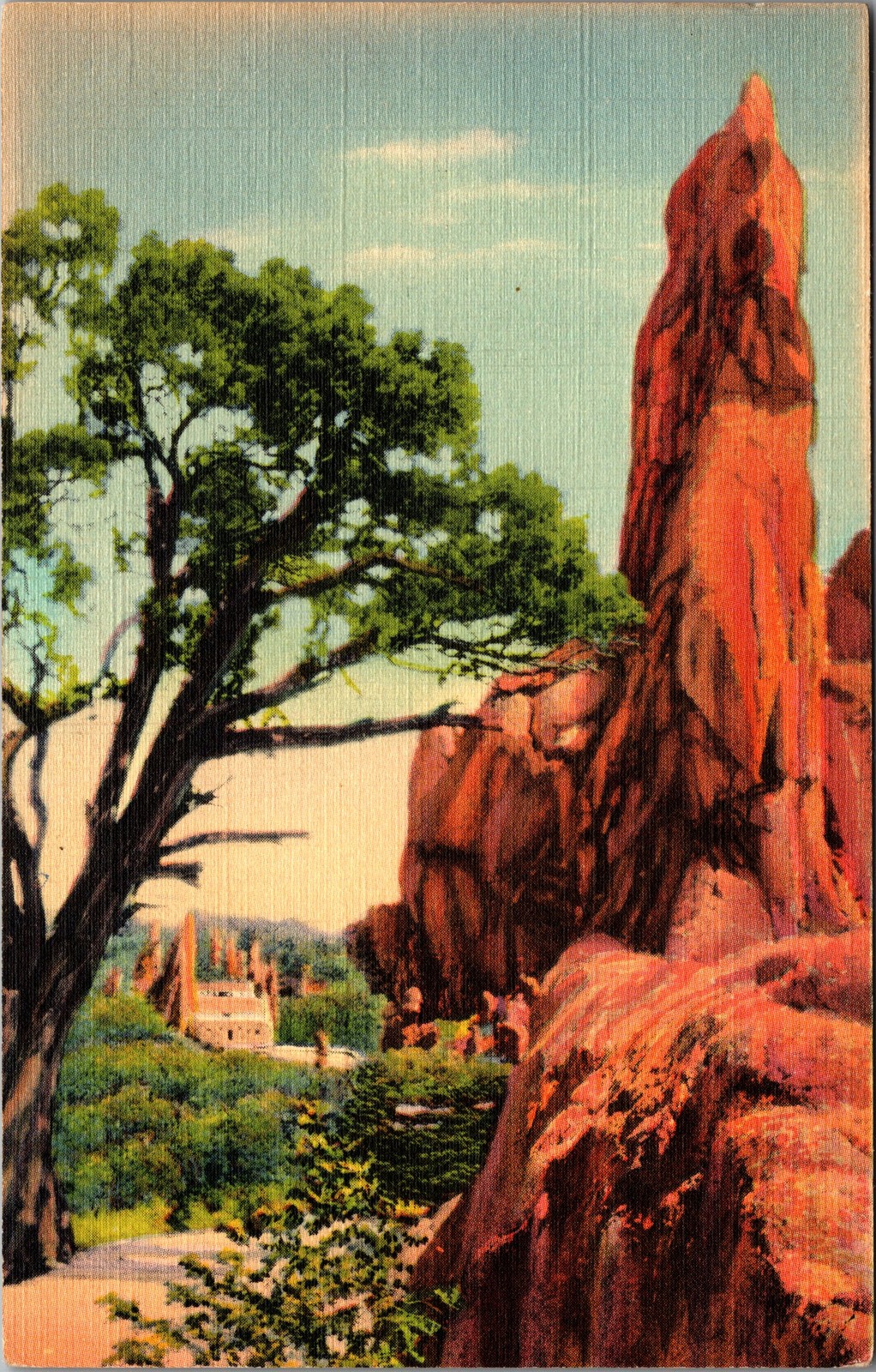 1945 Linen Postcard Garden of the Gods Pikes Peak Colorado Hidden Inn
