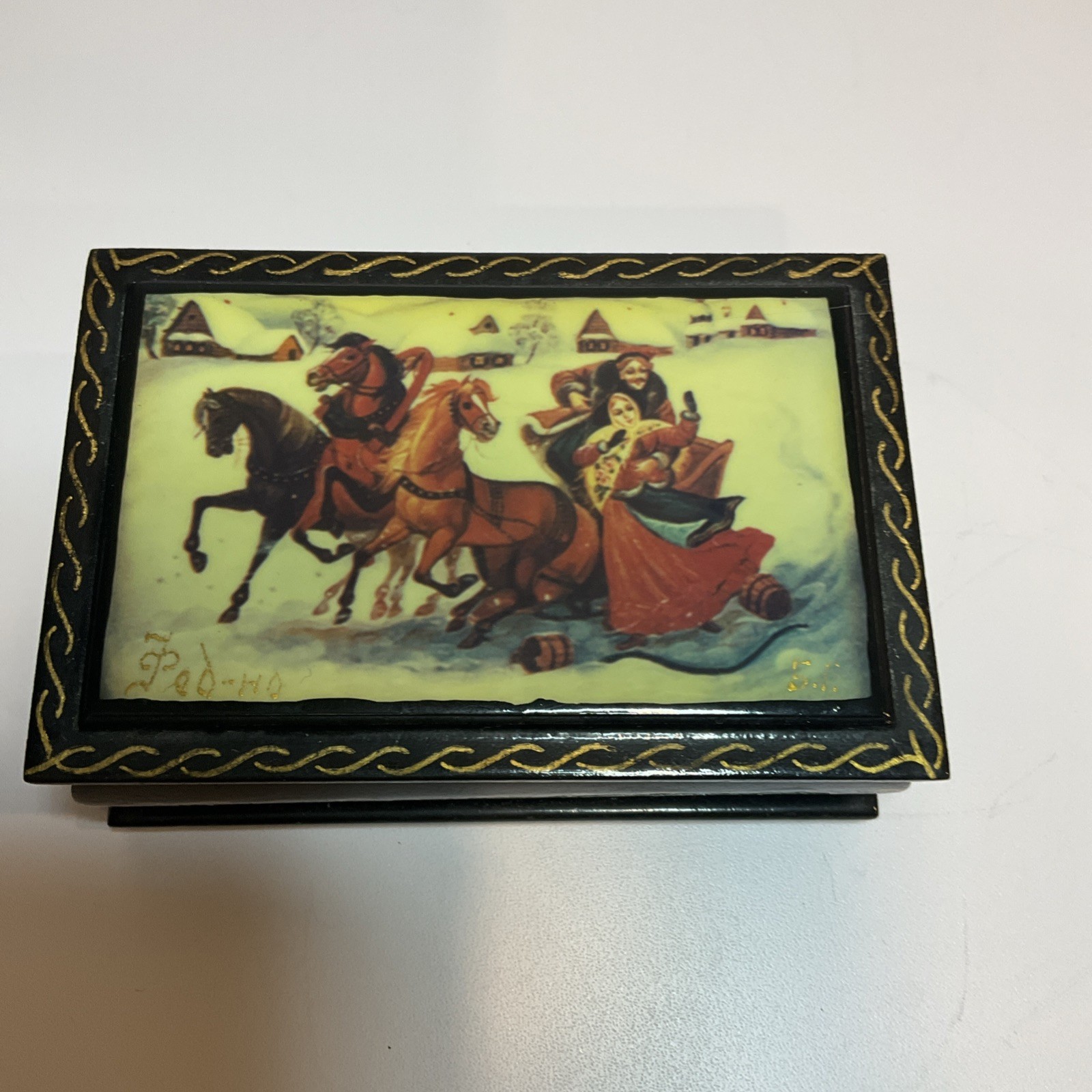 Vintage Russian Fedoskino Lacquer Box Troika Horse Sleigh Winter Scene Signed