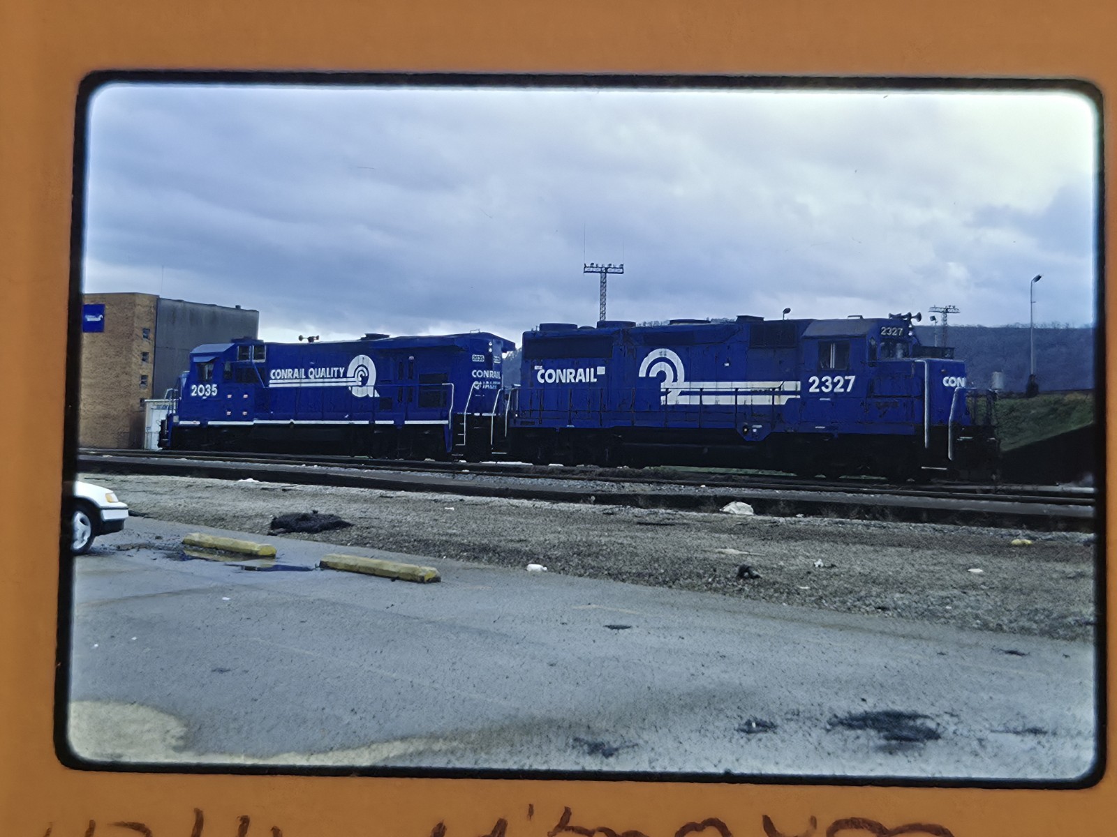 Lot Of 16 KODALUX Vintage Railroad 35mm Color Slides Conrail, Amtrak, (CR-35)
