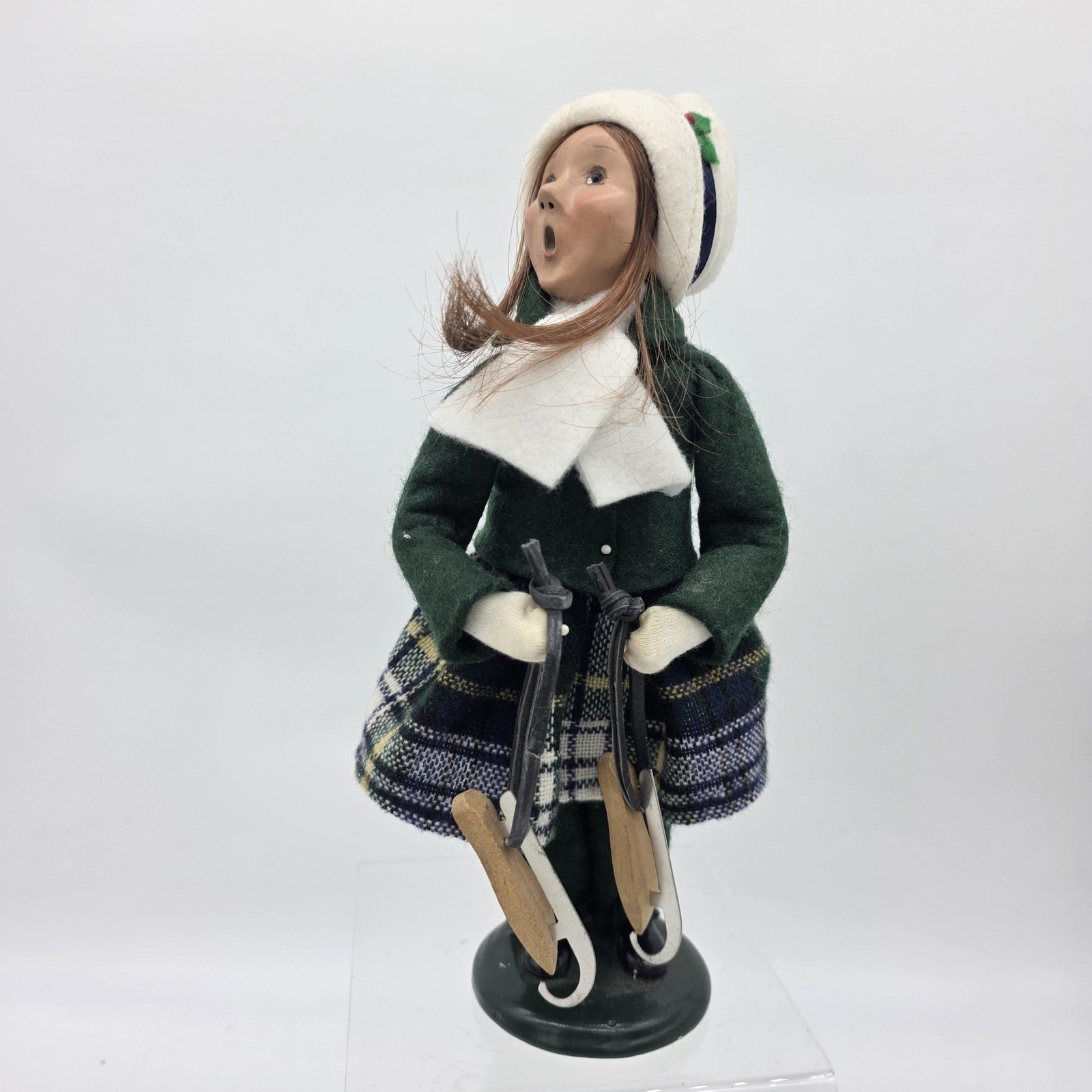 Vintage 2004 Byers' Choice The Carolers Girl Skater Figurine Green Xmas 91/100