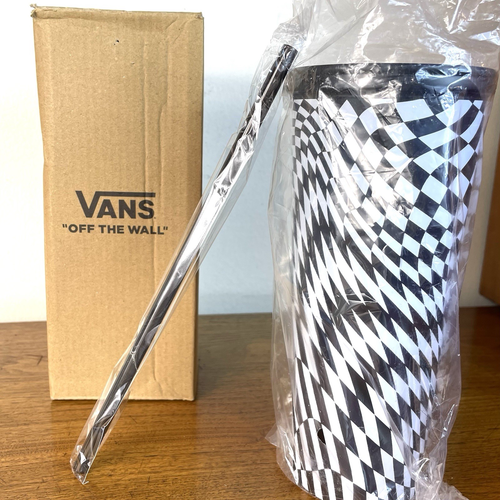 VANS Exclusive Insulated Tall Tumbler Psychedelic w straw 24oz/700ml  New in Box