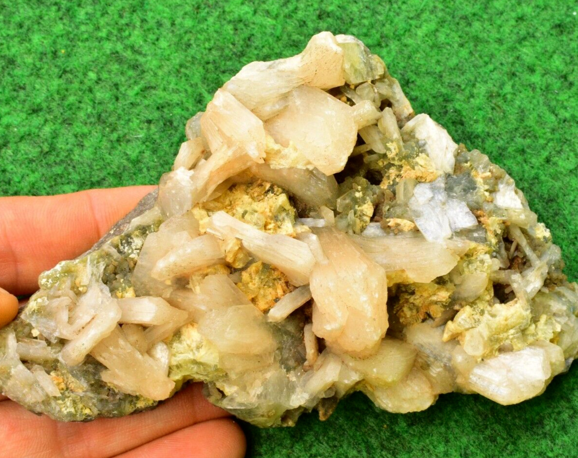 Stilbite Crystal Cluster On Matrix💎✔ #EB2 #3 290g Crystal Man 333