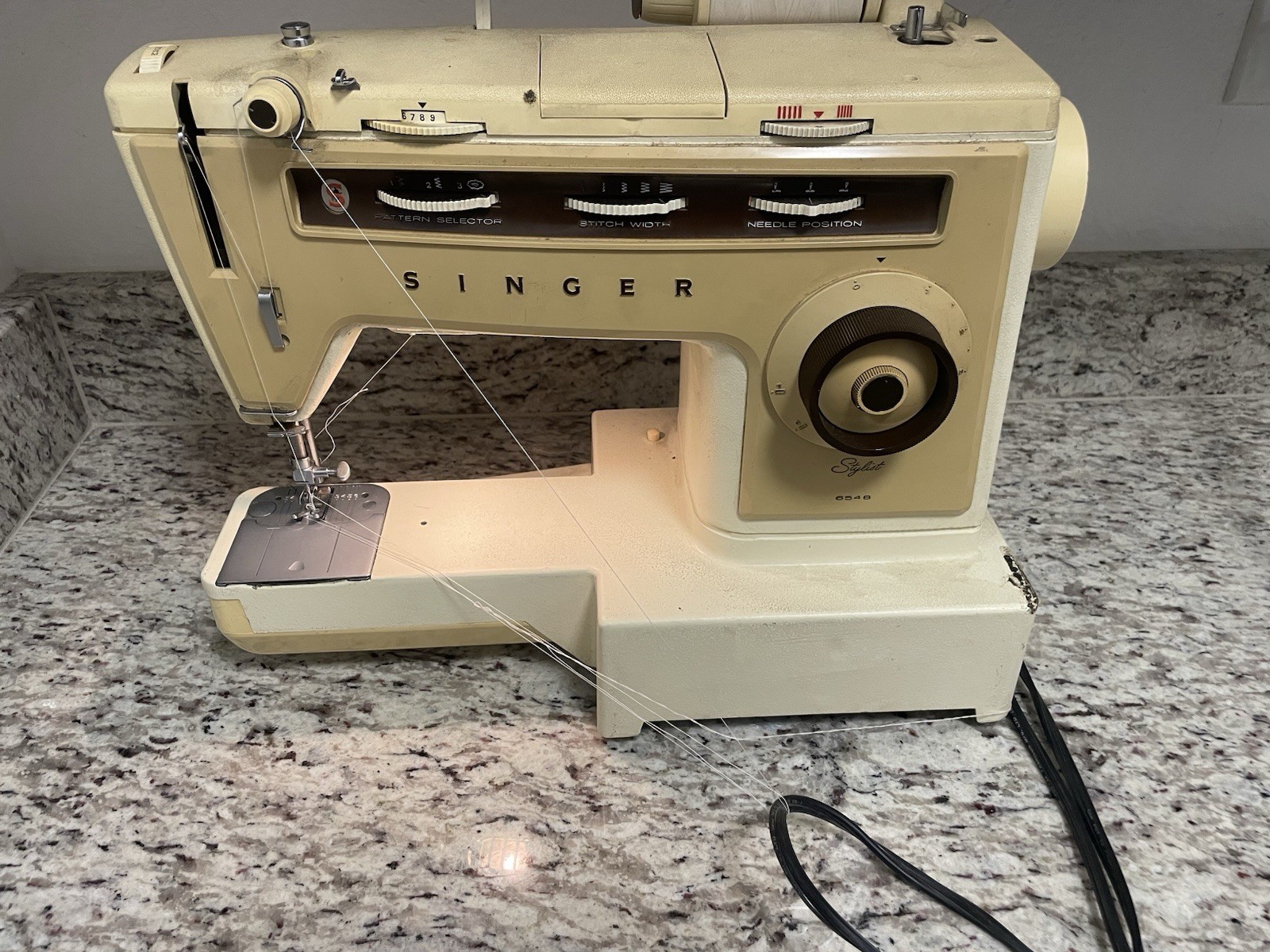 Singer Stylist 6548 Vintage Sewing Machine with Case Tested Working
