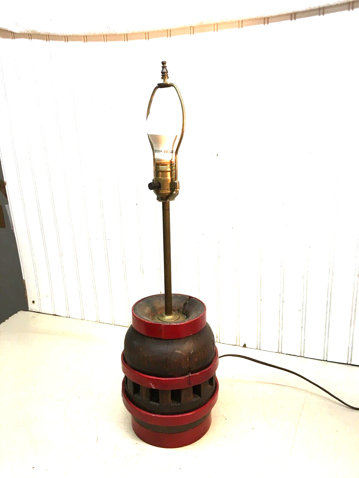 Antique WAGON WHEEL HUB Table Lamp 13 Spoked Hub Western Cabin Lighting