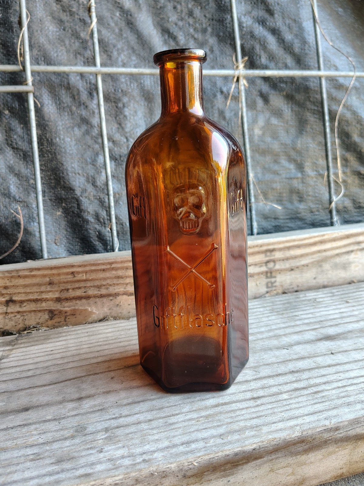 Vintage GIFT GIFTFLASCHE SKULL AND CROSS BONES poison Bottle Kh 16