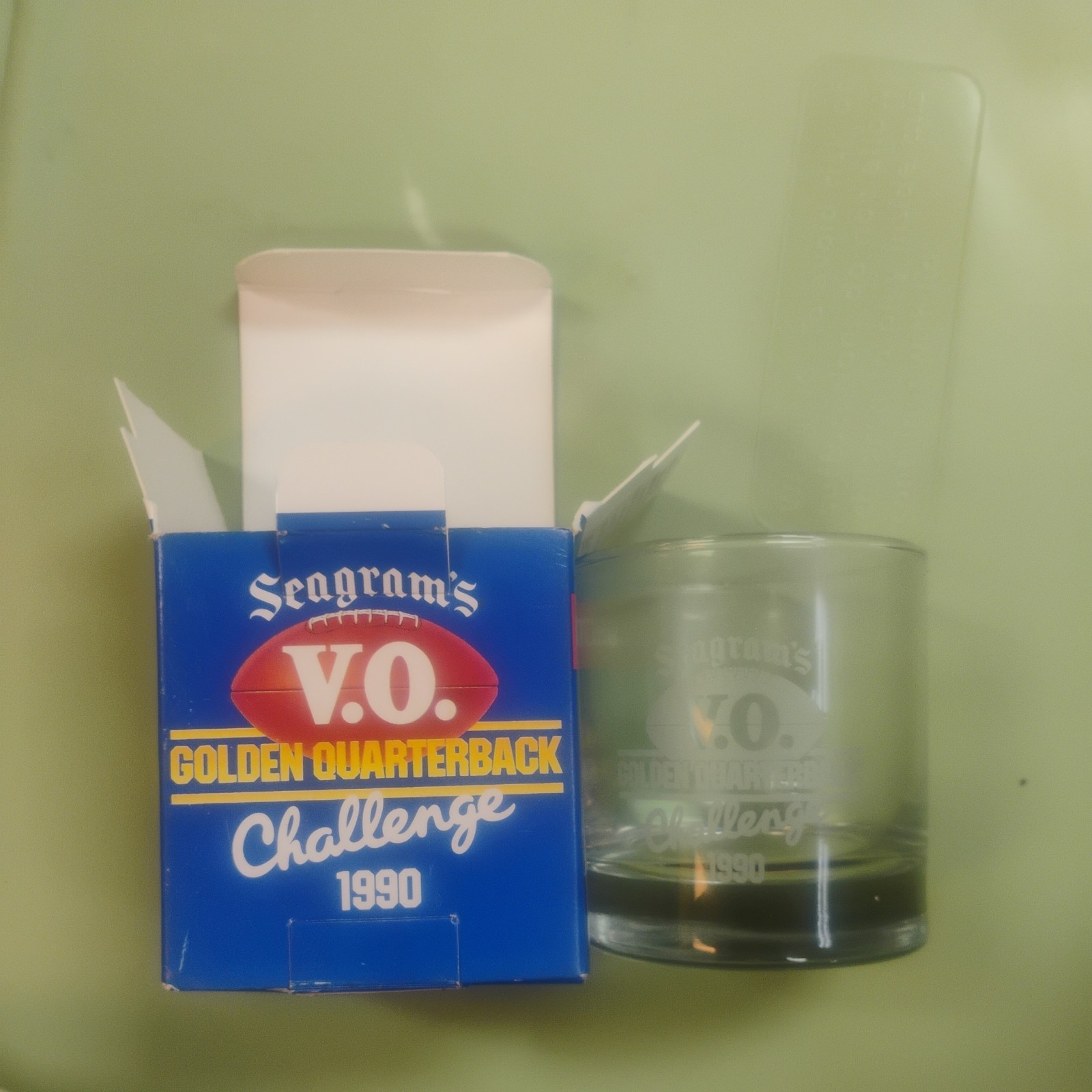 Vintage 1990 Seagram\'s V.O. Golden Quarterback Challenge Whiskey Rocks Glass