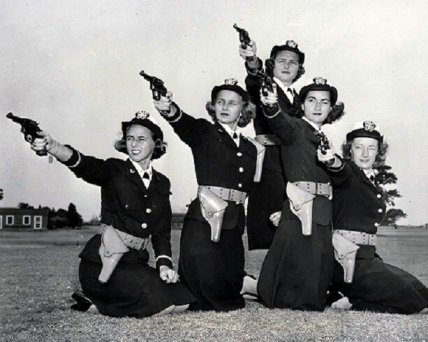 United States Naval Reserve WAVES Service Women w/h pistols 8x10 WWII Photo 958a