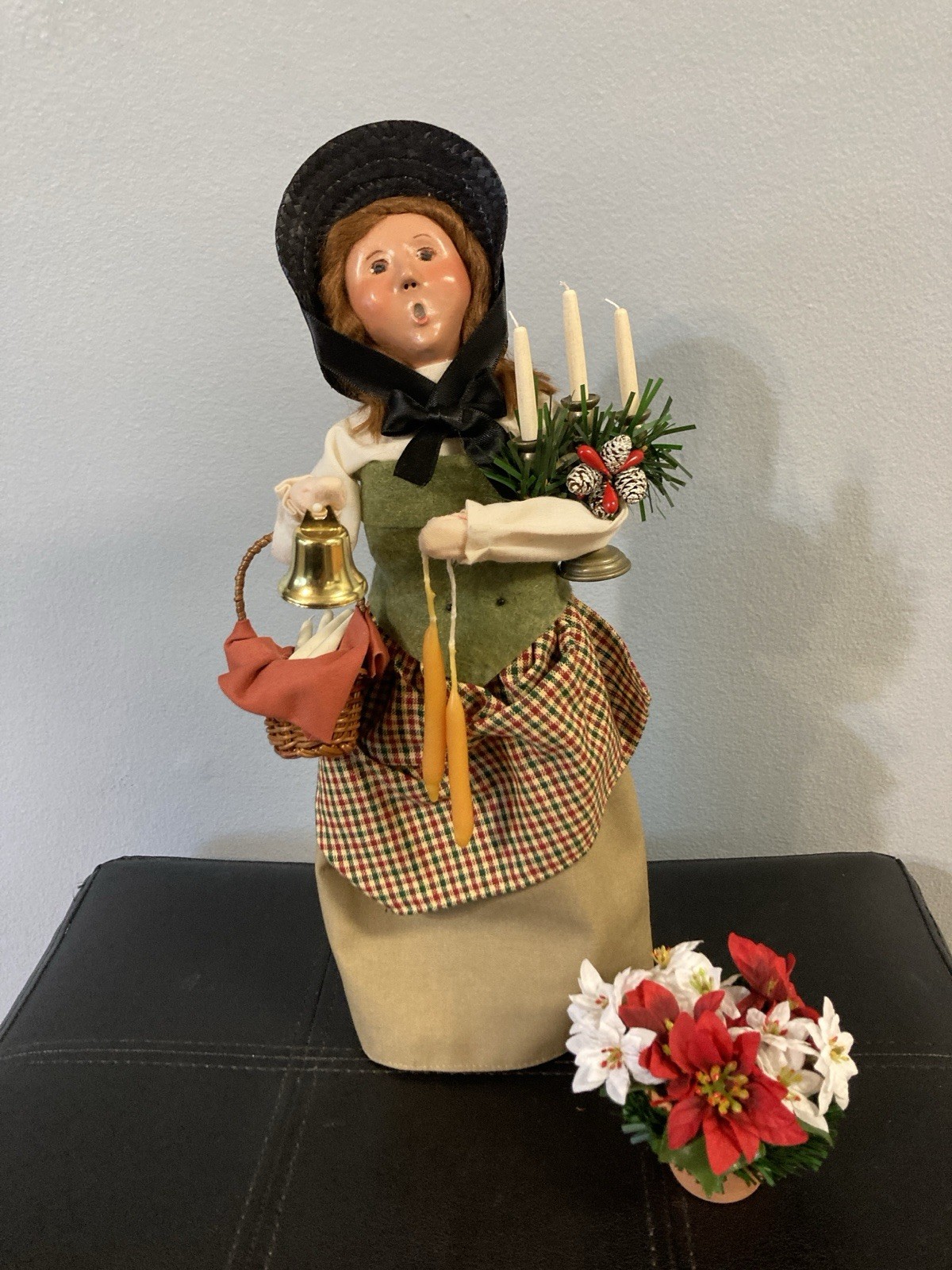 Byers Choice 2023 Woman Selling Candles #4870 Caroler